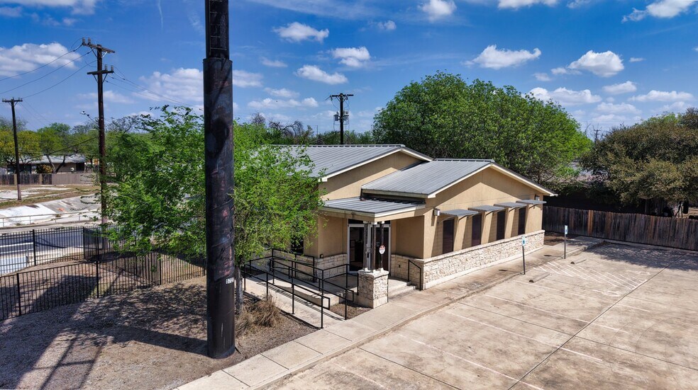 5727 W I-10 Fwy, San Antonio, TX à louer - Photo de l’immeuble – Image 2 sur 40