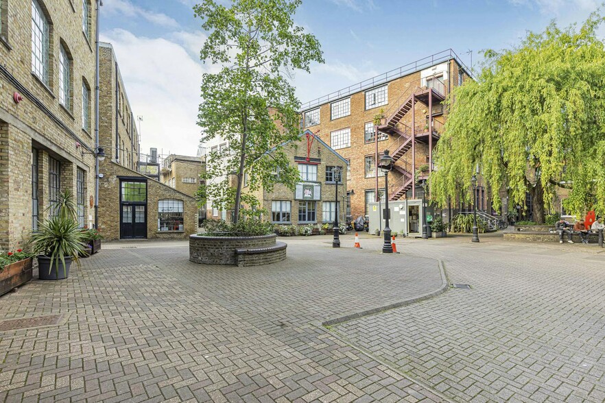 25 Hackney Rd, Londres à vendre - Photo de l’immeuble – Image 2 sur 5
