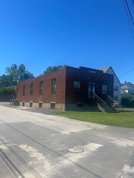 408 Broadway, South Portland, ME à louer - Photo de l’immeuble – Image 1 sur 12