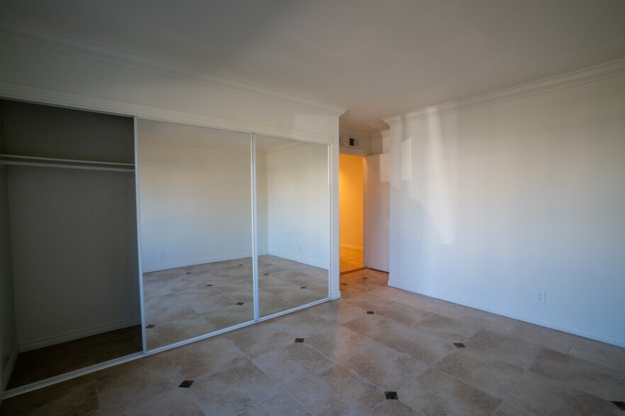 2650 E Park Ln, Anaheim, CA à vendre - Photo de l’immeuble – Image 2 sur 33