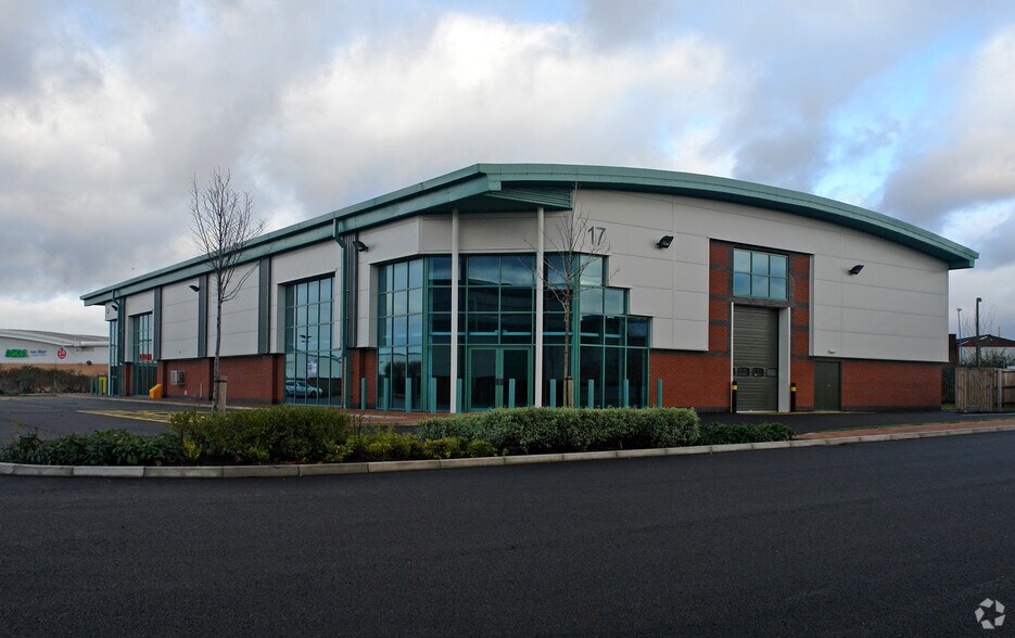 18 Great Bridge St, West Bromwich à louer - Photo de l’immeuble – Image 1 sur 9