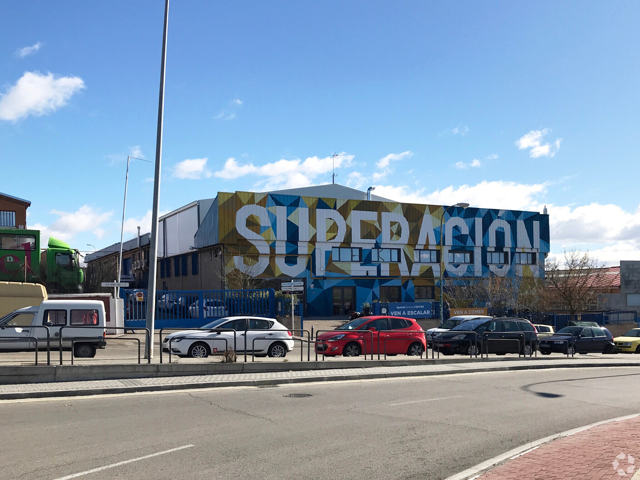 Industriel/Logistique dans Alcobendas, Madrid à louer Photo principale– Image 1 sur 3