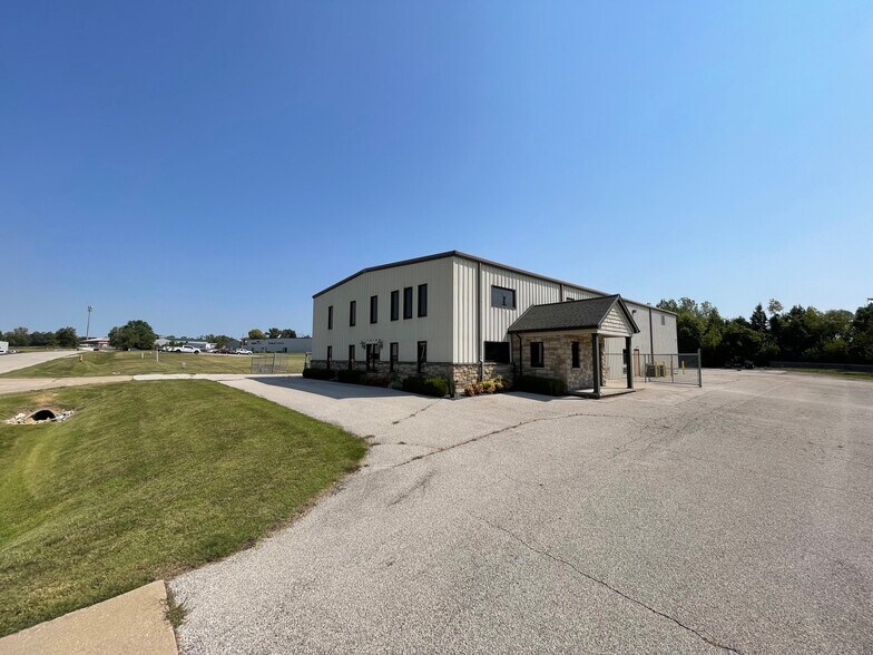 10105 Hedden Rd, Evansville, IN à louer - Photo principale – Image 1 sur 27