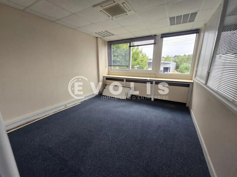 Bureau dans Igny à louer - Photo intérieure – Image 3 sur 9