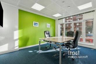 4 Keswick Rd, Londres à louer Photo intérieure– Image 2 sur 6