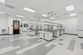 11555 Sorrento Valley Rd, San Diego, CA à louer Photo intérieure– Image 1 sur 9