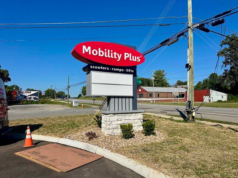 2705 W Market St, Johnson City, TN à louer - Photo de l’immeuble – Image 2 sur 4