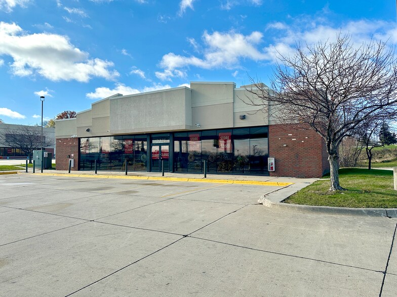 2181 Logan Ave, Waterloo, IA à vendre - Photo de l’immeuble – Image 2 sur 5