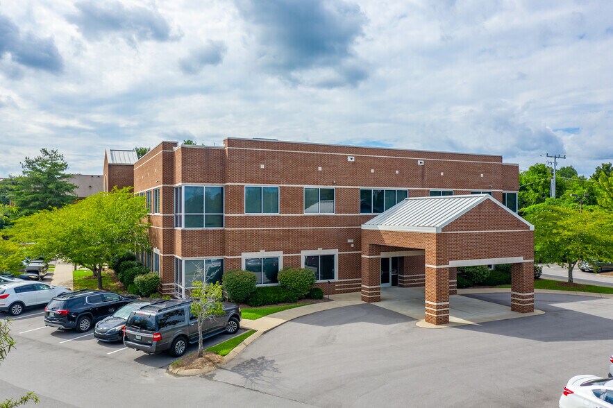 107 Glen Oak Blvd, Hendersonville, TN à louer - Photo de l’immeuble – Image 3 sur 7