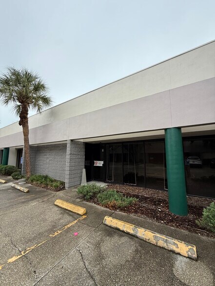 1748 Independence Blvd, Sarasota, FL à louer - Photo de l’immeuble – Image 2 sur 11