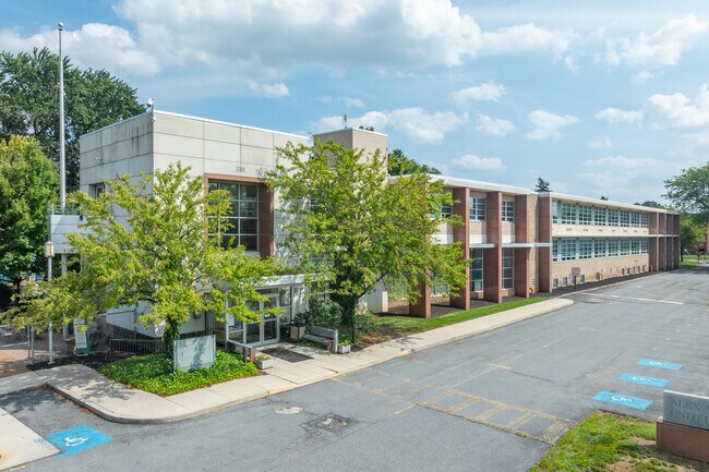 Plus de détails pour 3301 N Front St, Harrisburg, PA - Bureau à vendre