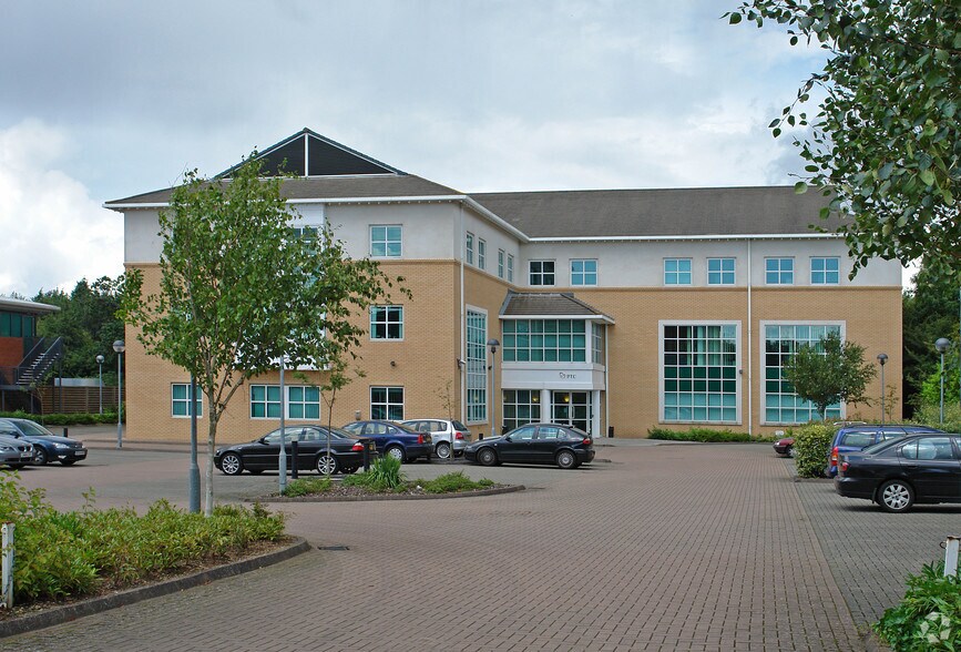 Harvest Crescent, Fleet à louer - Photo principale – Image 1 sur 17