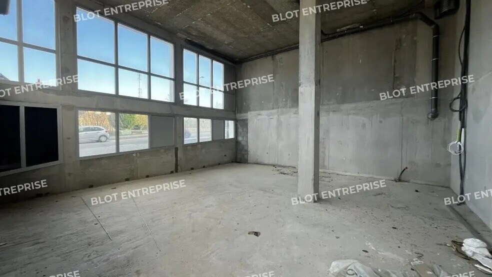 Bureau dans Saint-Jacques-de-la-Lande à louer - Photo de l’immeuble – Image 2 sur 3