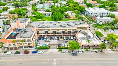 1220 SW 3rd St, Miami, FL à louer Photo de l’immeuble– Image 2 sur 7