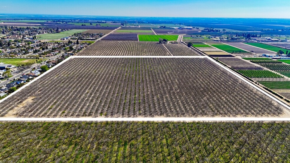 896 N Mariposa Ave, Visalia, CA à vendre - Aérien – Image 3 sur 13
