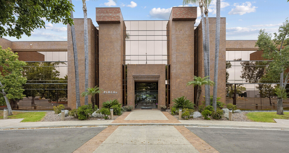 2714 Loker Ave W, Carlsbad, CA à louer - Photo de l’immeuble – Image 3 sur 23