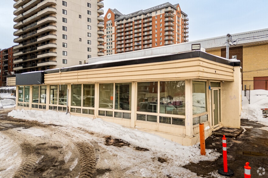 7730-7740 Rue Du Mans, Saint-leonard, QC à louer - Photo principale – Image 1 sur 2