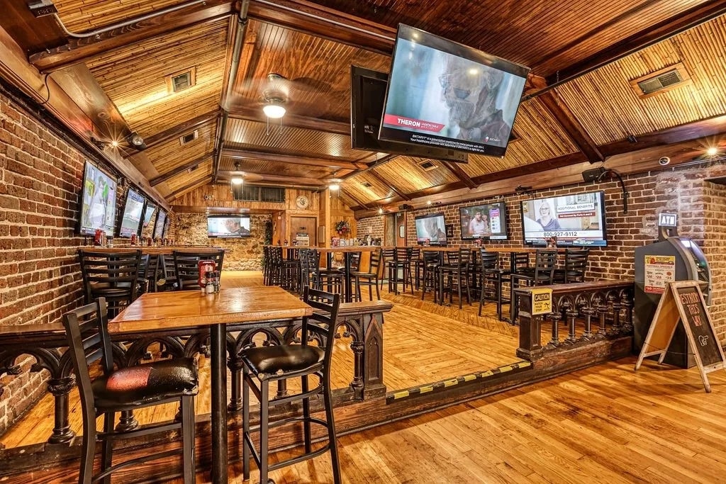 219-230 W River St, Savannah, GA à louer Photo intérieure– Image 1 sur 12