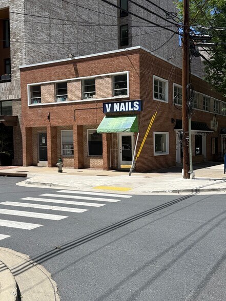 4903 Auburn Ave, Bethesda, MD à louer - Photo de l’immeuble – Image 1 sur 9