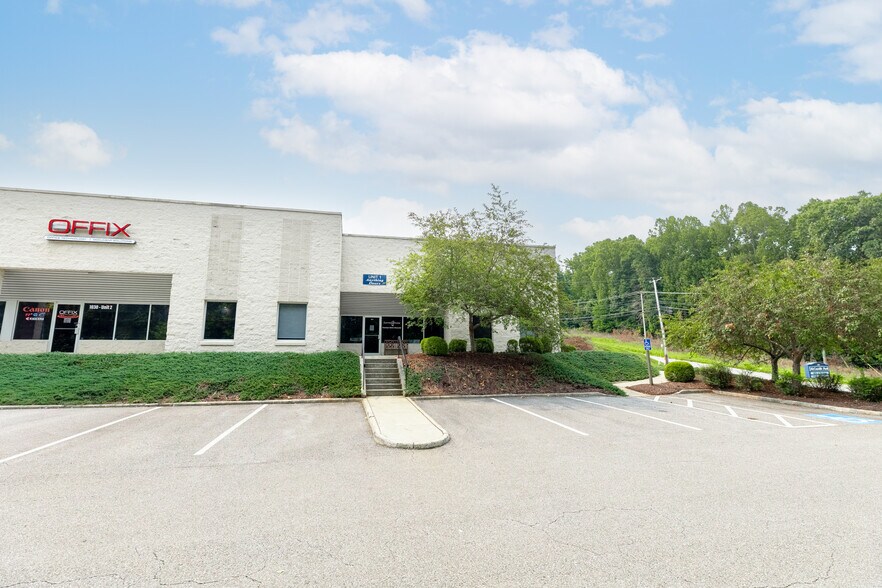 1030 McConville Rd, Lynchburg, VA à vendre - Photo de l’immeuble – Image 3 sur 32