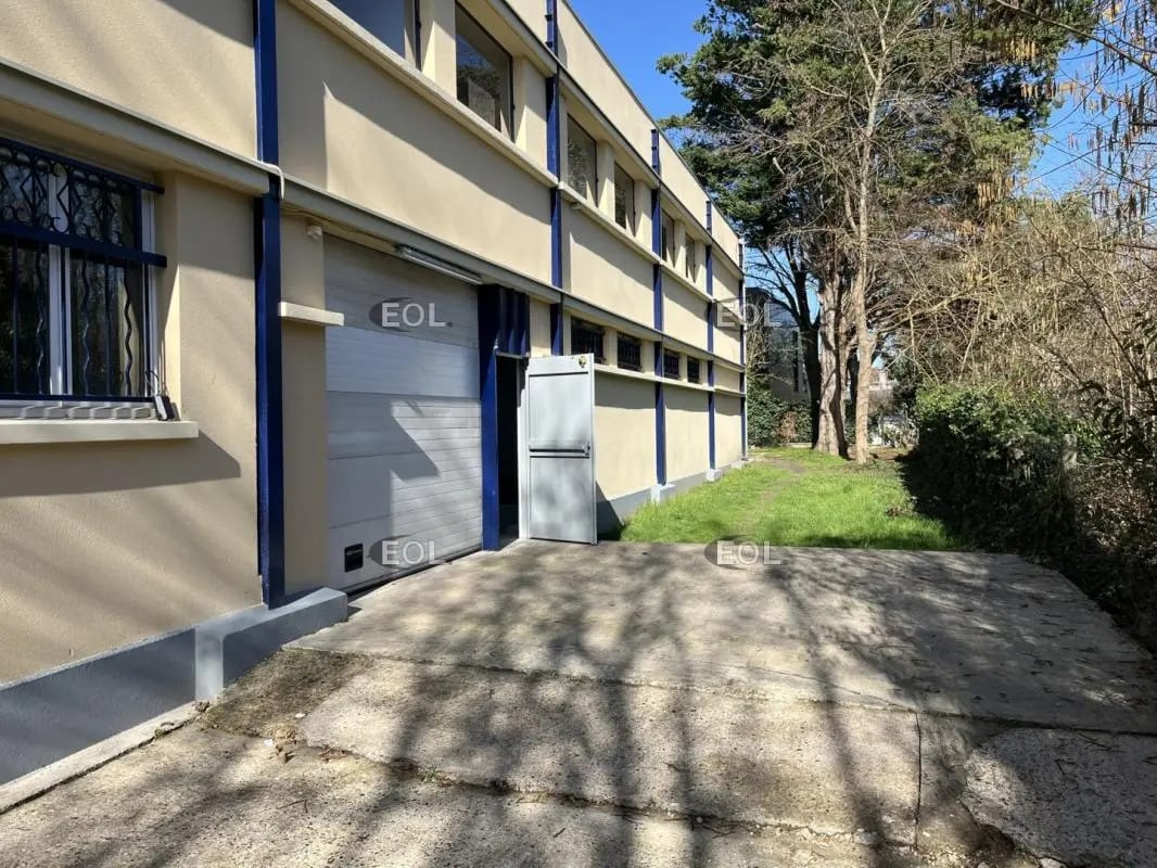 Local d’activités dans Eaubonne à louer Photo de l’immeuble– Image 1 sur 8