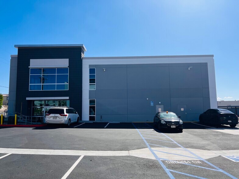 2070 W 11th St, Upland, CA à louer - Photo de l’immeuble – Image 3 sur 20