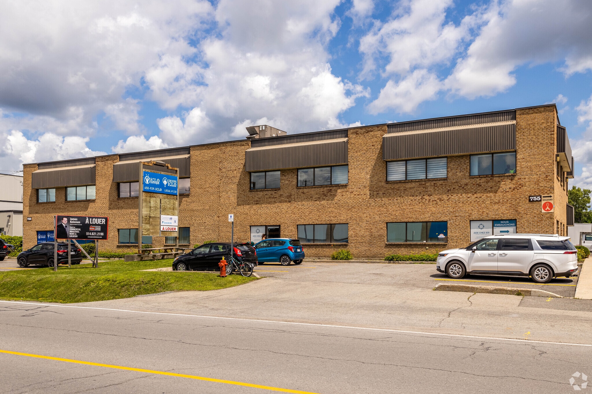 755 Boul Du Curé-Boivin, Boisbriand, QC à louer Photo principale– Image 1 sur 7