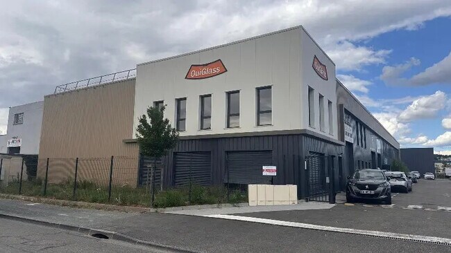 Plus de détails pour Local d’activités à vendre