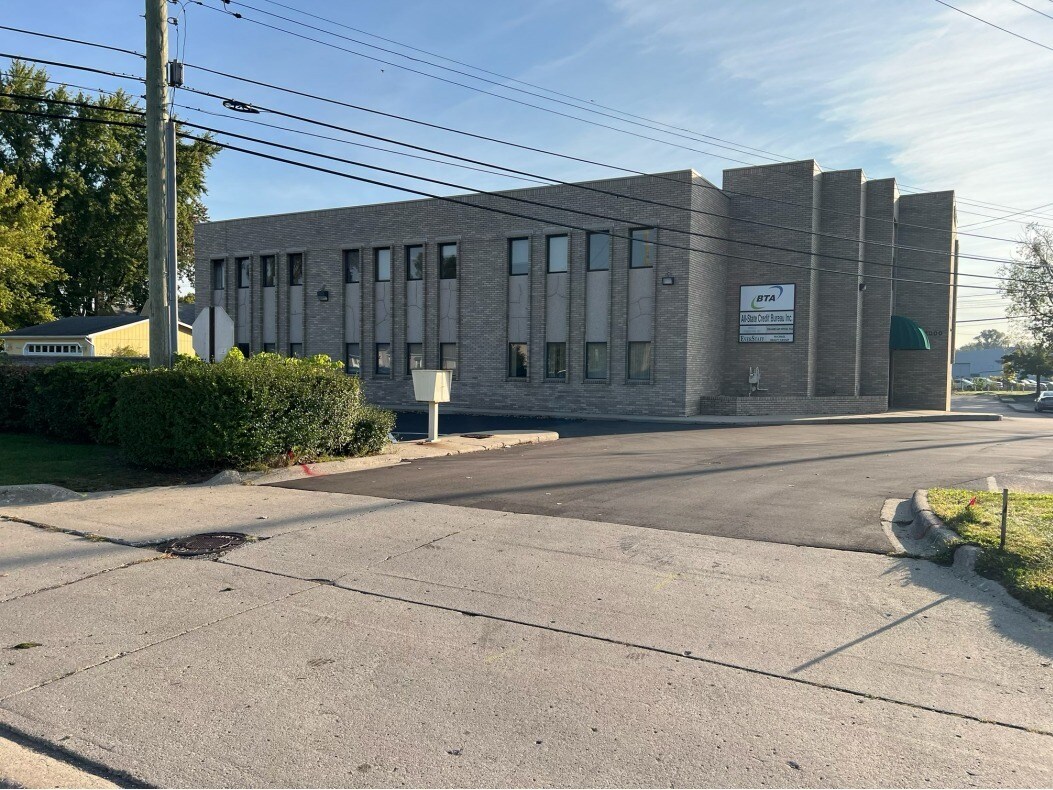 22000 Springbrook Ave, Farmington Hills, MI à louer Photo principale– Image 1 sur 8