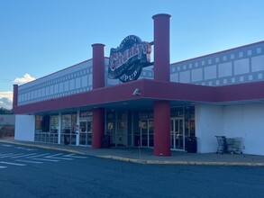151 Coliseum Ave, Nashua, NH à louer Photo de l’immeuble– Image 1 sur 9