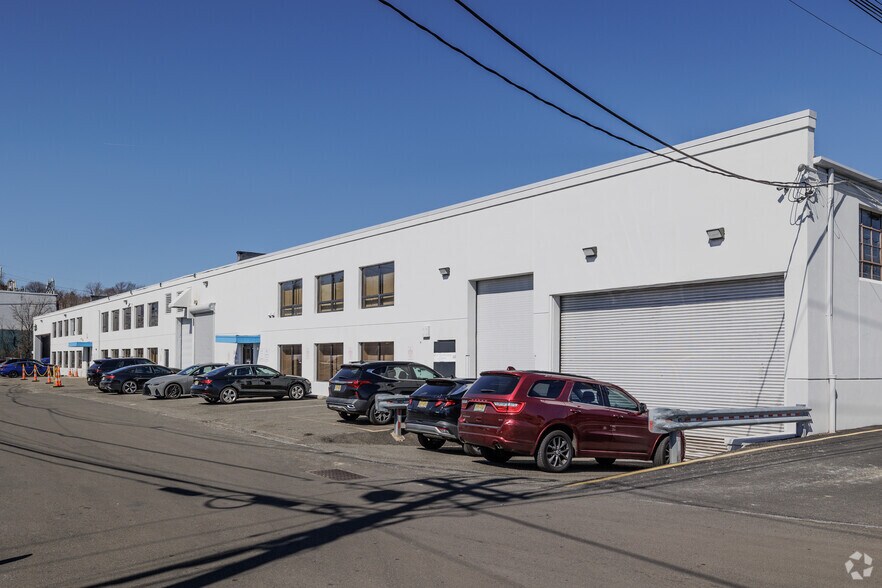 1-5 Plant Rd, Hasbrouck Heights, NJ à louer - Photo principale – Image 1 sur 6