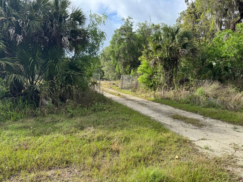 752 County Rd 426, Oviedo, FL à louer - Photo de l’immeuble – Image 2 sur 6