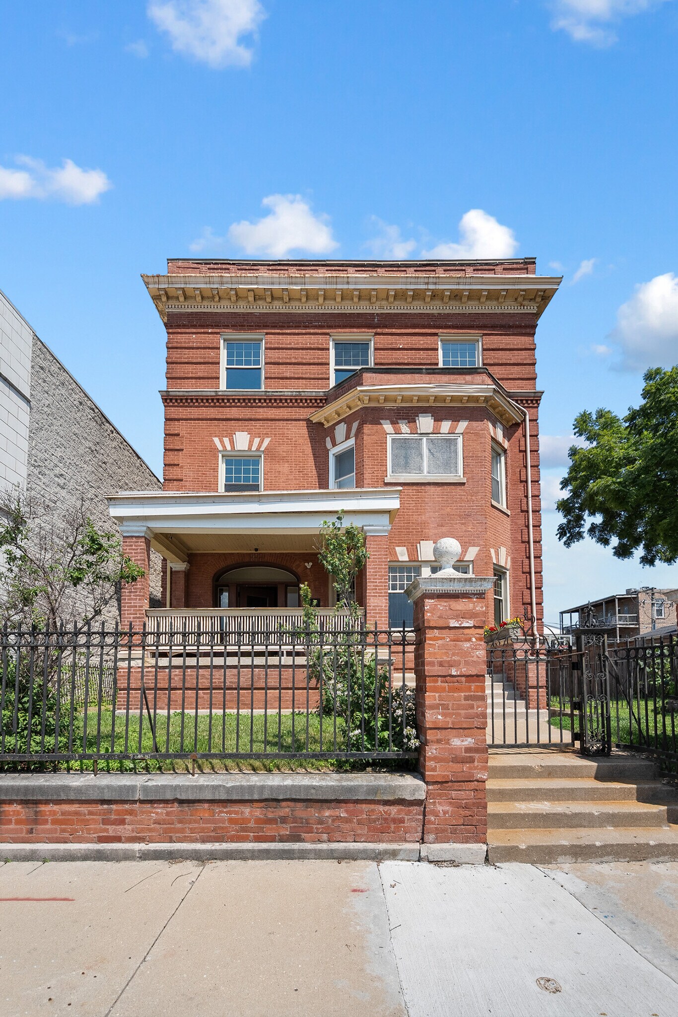 4541 S Forrestville Ave, Chicago, IL à vendre Photo principale– Image 1 sur 29