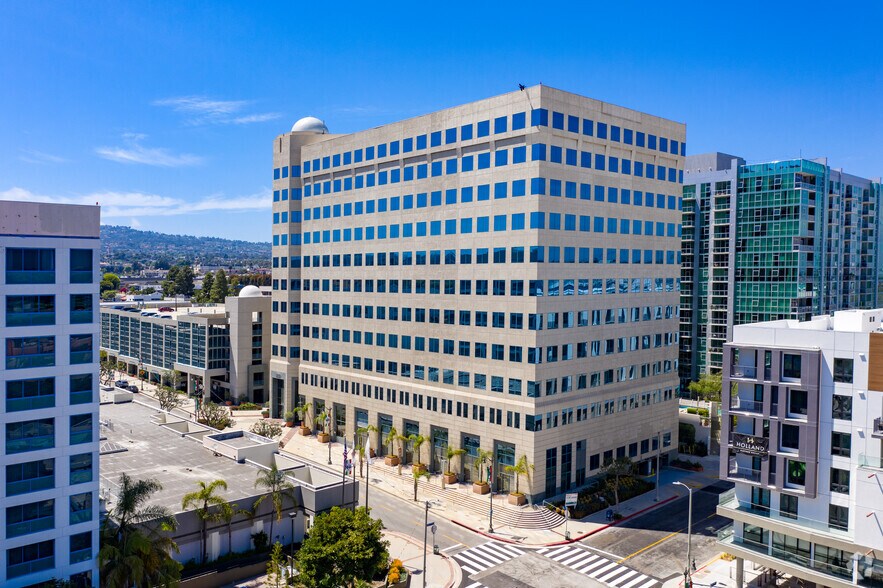 222 W 6th St, San Pedro, CA à louer - Photo de l’immeuble – Image 1 sur 9