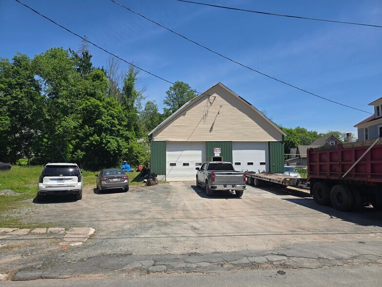 209 Sprague Ave, Liberty, NY à vendre - Photo de l’immeuble – Image 3 sur 9