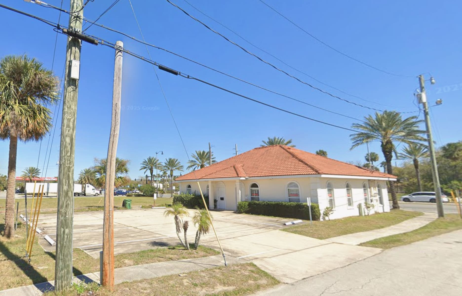 1614 S Ridgewood Ave, Daytona Beach, FL à louer Photo de l’immeuble– Image 1 sur 5