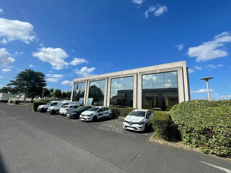 Local d’activités dans Argenteuil à louer - Photo de l’immeuble – Image 1 sur 10