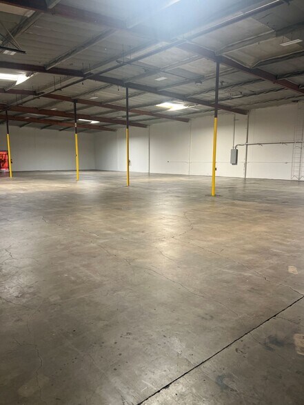 2821 Pomona Blvd, Pomona, CA à louer - Photo de l’immeuble – Image 3 sur 6
