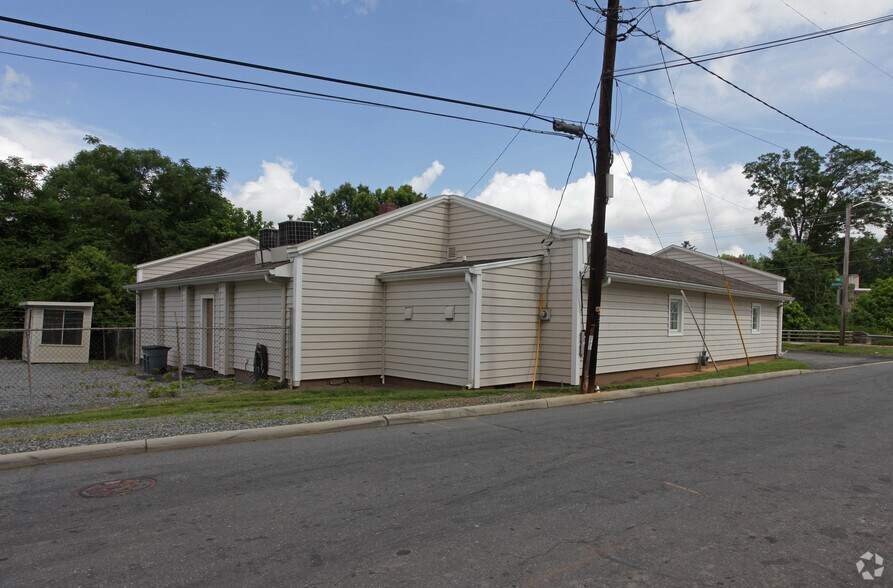 2700 Monroe Rd, Charlotte, NC à vendre - Photo de l’immeuble – Image 2 sur 4