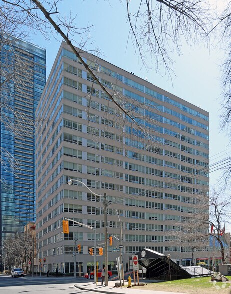 609 Church St, Toronto, ON à louer - Photo de l’immeuble – Image 2 sur 2