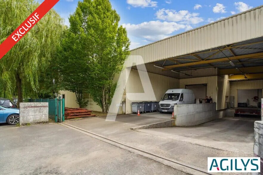Local d'activités dans Les Ulis à vendre - Photo de l’immeuble – Image 1 sur 12