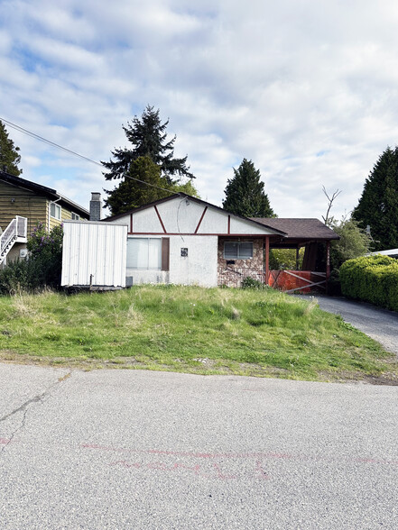 15855 Vine Av, White Rock, BC à vendre - Photo de l’immeuble – Image 2 sur 2