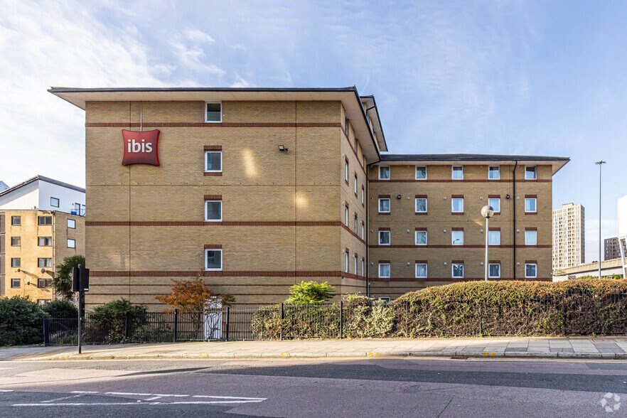 1 Baffin, Off Preston Road Way, Londres à vendre - Photo de l’immeuble – Image 2 sur 7