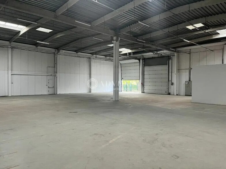 Local d’activités dans Valenton à louer - Photo de l’immeuble – Image 2 sur 7