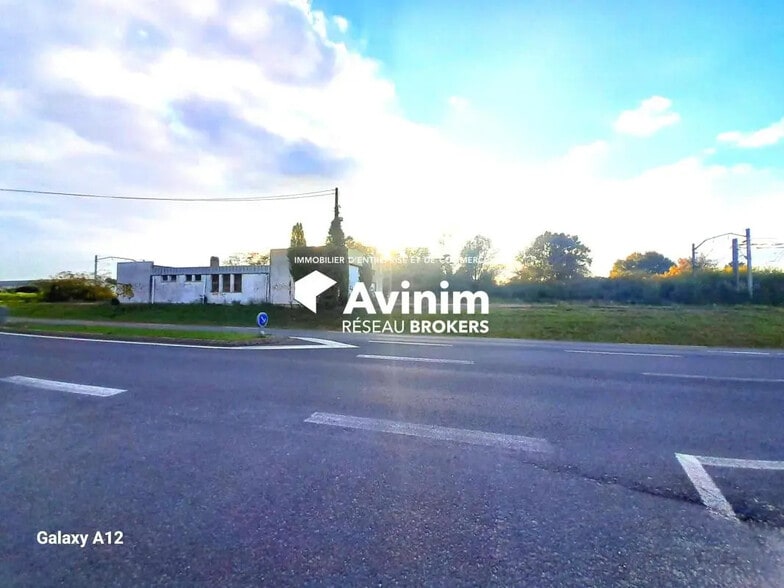 Local d'activités dans Vierzon à vendre - Photo de l’immeuble – Image 3 sur 7