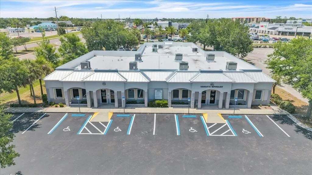 3300 Tamiami Trl, Port Charlotte, FL à louer Photo principale– Image 1 sur 4