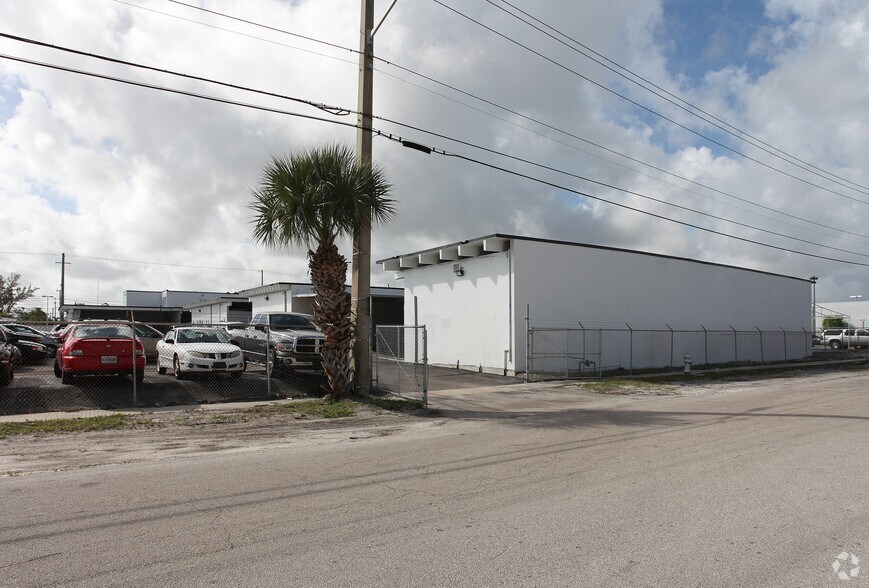 2707 Okeechobee Blvd, West Palm Beach, FL à louer - Photo de l’immeuble – Image 3 sur 4