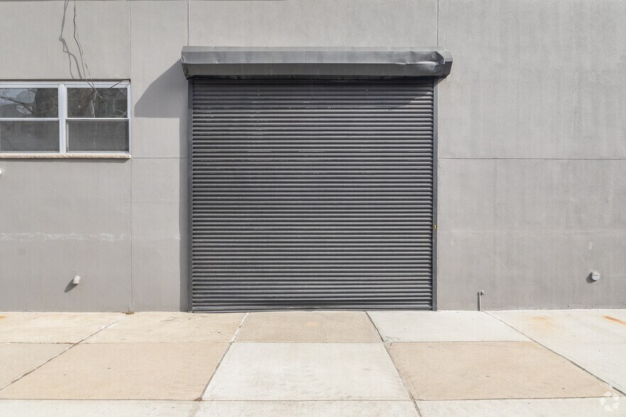 300 Kingsland Ave, Brooklyn, NY à louer - Photo de l’immeuble – Image 3 sur 6
