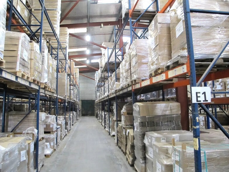 Industriel/Logistique dans Althen-des-Paluds à louer - Photo de l’immeuble – Image 2 sur 6
