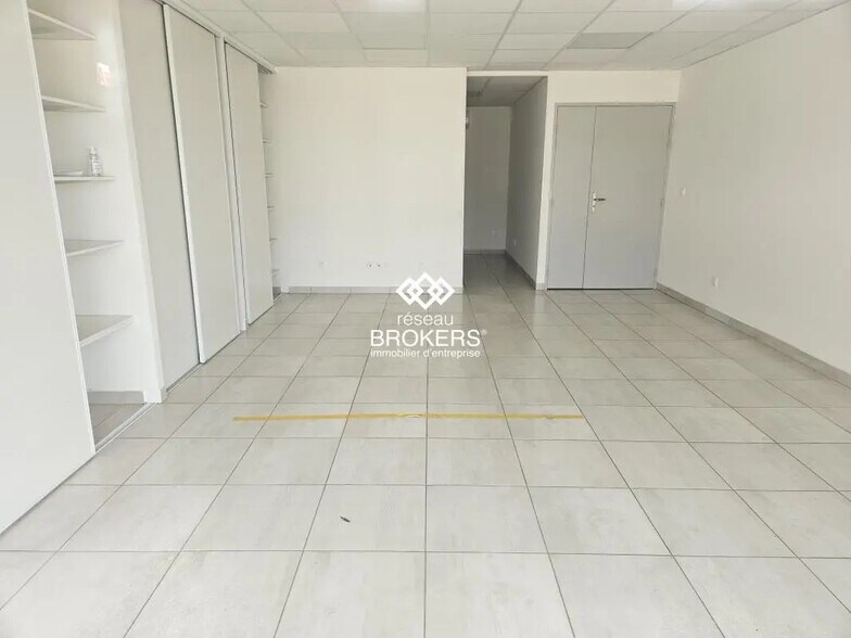 Local commercial dans Bourg-en-Bresse à louer - Photo de l’immeuble – Image 3 sur 10